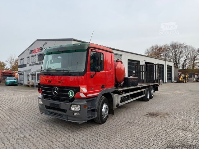 Camión portacoches MERCEDES-BENZ 2541 Actros Baumaschinentransporter hydr. Rampen