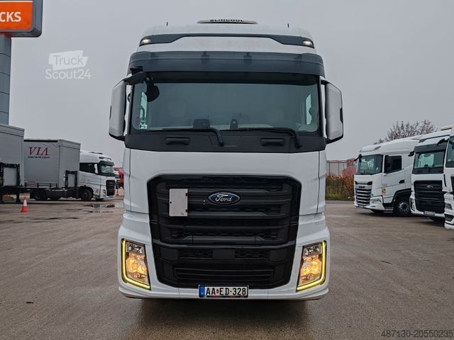 Standardowy ciągnik siodłowy FORD F-MAX 500