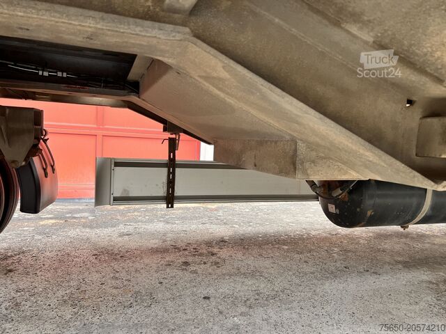 Nízkoložný přívěs Möslein TF3 Schwebheim 3 Achs Tiefladeranhänger