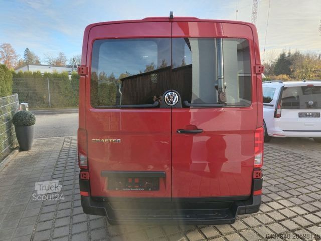 Duba panelată VOLKSWAGEN Crafter Kasten 35 FWD mittellang/Kamera/Navi/App