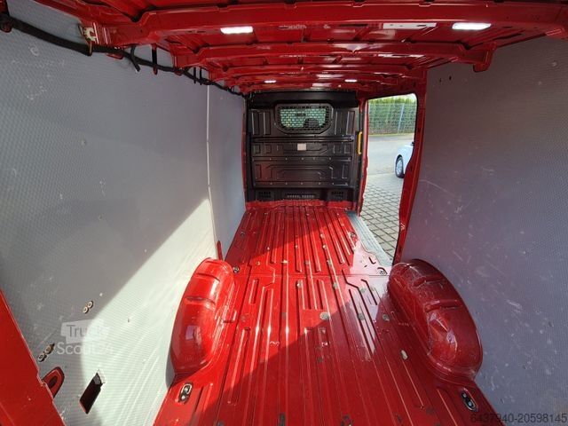 Duba panelată VOLKSWAGEN Crafter Kasten 35 FWD mittellang/Kamera/Navi/App