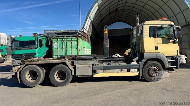 Haakarm vrachtwagen MAN TGS 28.480 EEV 6x2 BL Abrollkipper Bj 2013