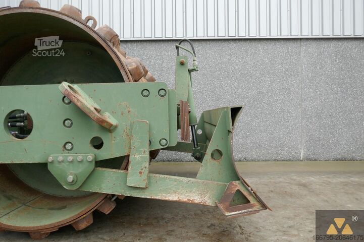 Enkelt tromlevalse Caterpillar CS563D Ex-army