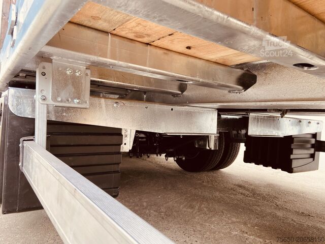 Reboque com plataforma rebaixada Möslein TT 31 31 t GG Tridem- Tieflader 3 Achs, gelenktNeufahrzeug