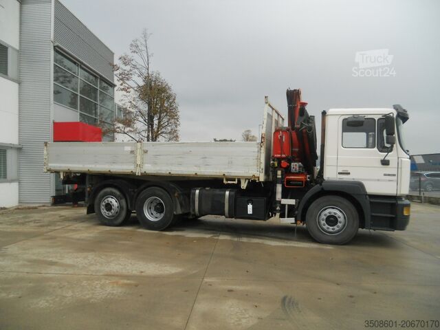 Camion à benne basculante avec grue MAN 26.364