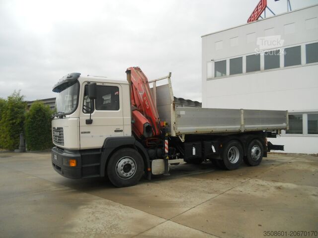 Camion à benne basculante avec grue MAN 26.364