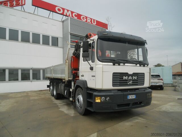Camion à benne basculante avec grue MAN 26.364