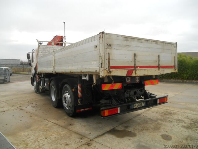 Camion à benne basculante avec grue MAN 26.364