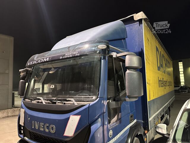 φορτηγό με επίπεδη επιφάνεια και μουσαμά IVECO 120