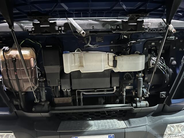 φορτηγό με επίπεδη επιφάνεια και μουσαμά IVECO 120