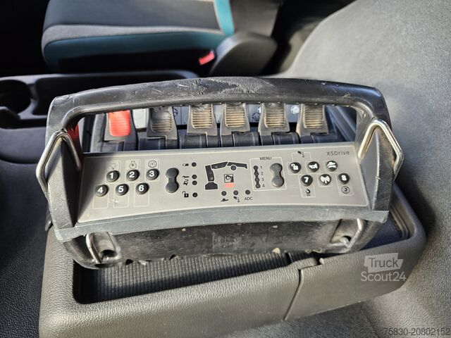 Haakarmsysteem Volvo FM 420 8x2 / HIAB HOOKLIFT + 30 t/m CRANE - KRAN