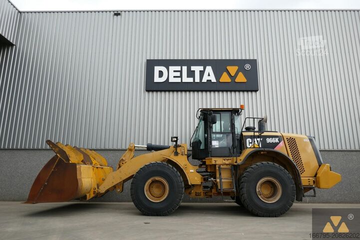 Kolový nakladač Caterpillar 966K