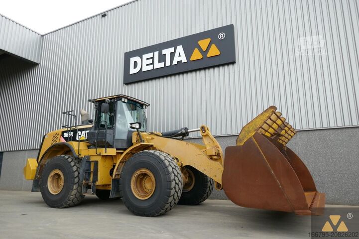 Carregadora de rodas Caterpillar 966K