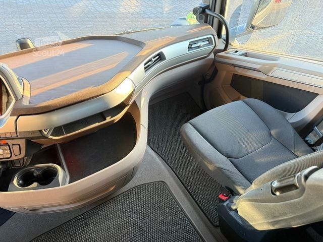 Standard SZM DAF XG+ 530 FT Top Ausstattung Schubboden Hydraulik