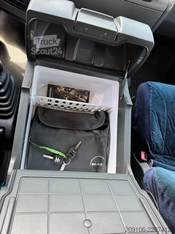 Samochód ciężarowy z plandeką typu platforma MAN TGS 18.400 Pritsche+Plane+LBW  Voll Luft Retarde