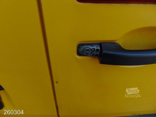 Kombi z visokim stropom RENAULT Master 2.3 dCi 135 L3H3 -Kamera-