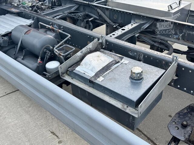 Chasis con cabina Mercedes-Benz Atego 1024 PTO (2)