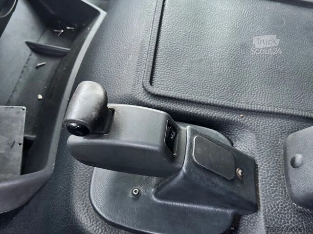 Chasis con cabina Mercedes-Benz Atego 1024 PTO (2)