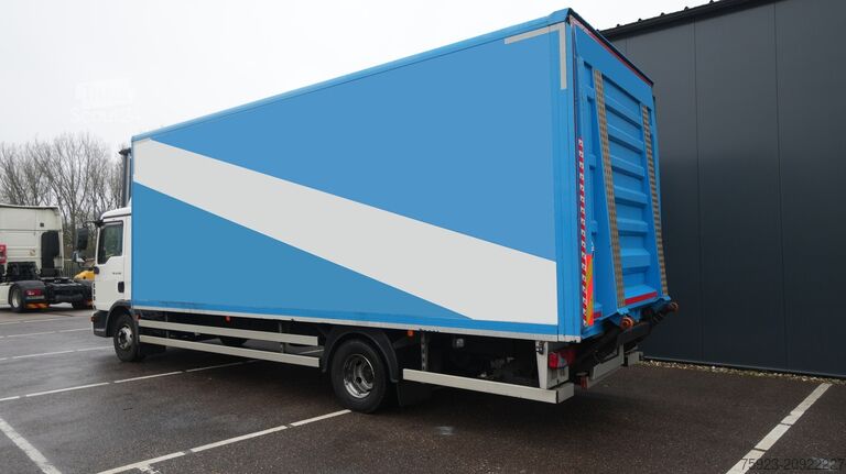 Чемодан MAN TGL 12.220 CLOSED BOX MANUAL GEARBOX 689.000KM