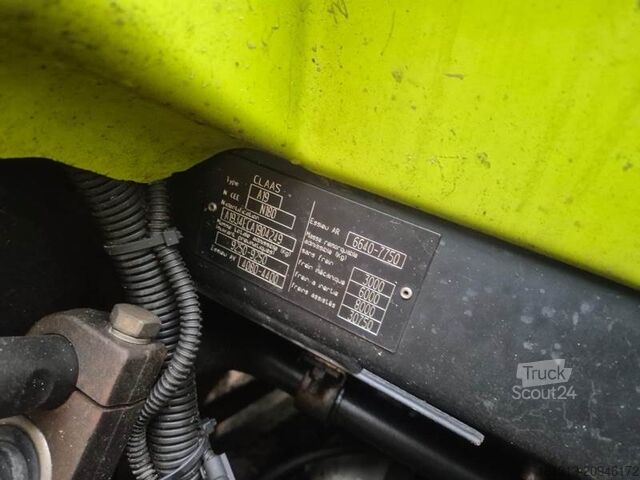 Macchina agricola CLAAS Arion 640