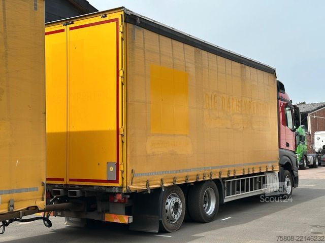 Вантажівка з платформою і тентом MERCEDES-BENZ Actros 2545 Pritche 7,29m Hubdach Stapler