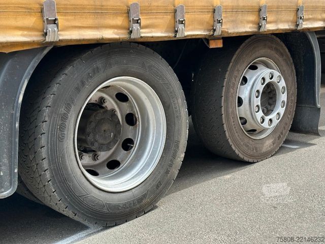 Вантажівка з платформою і тентом MERCEDES-BENZ Actros 2545 Pritche 7,29m Hubdach Stapler