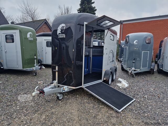 Paardentransportaanhanger Cheval Liberté Touring XL Sattelschrank Frontexit