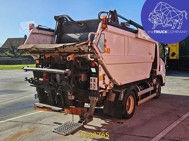 Çöp toplama aracı Isuzu CON