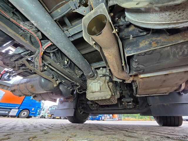 Camión caja VOLVO FE 320 / Ladebordwand
