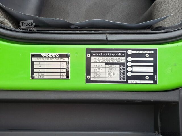Camión caja VOLVO FE 320 / Ladebordwand