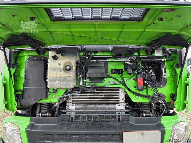 Camión caja VOLVO FE 320 / Ladebordwand
