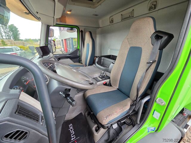Camión caja VOLVO FE 320 / Ladebordwand