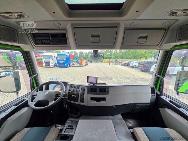 Camión caja VOLVO FE 320 / Ladebordwand