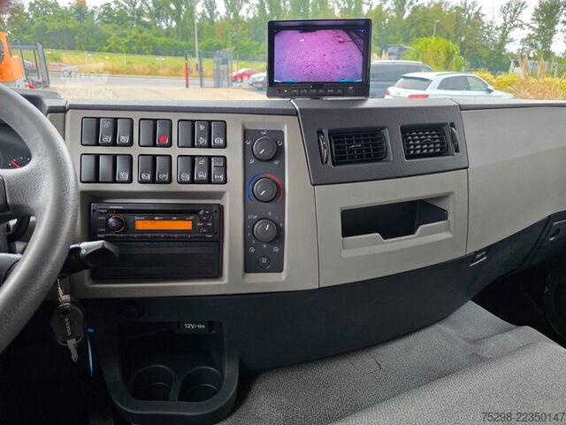 Camión caja VOLVO FE 320 / Ladebordwand