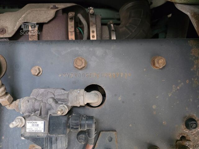 Camión caja VOLVO FE 320 / Ladebordwand