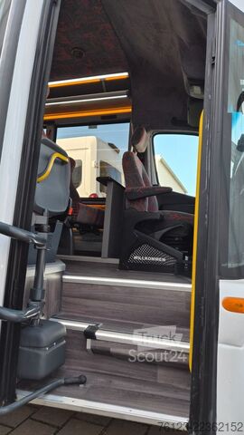 Mikroautobuss MERCEDES-BENZ 30 Sitzer Schul- Transferbus 519 Vorlauffahrzeug