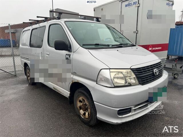 Aukšto stogo universalas Toyota Hiace 4x4.