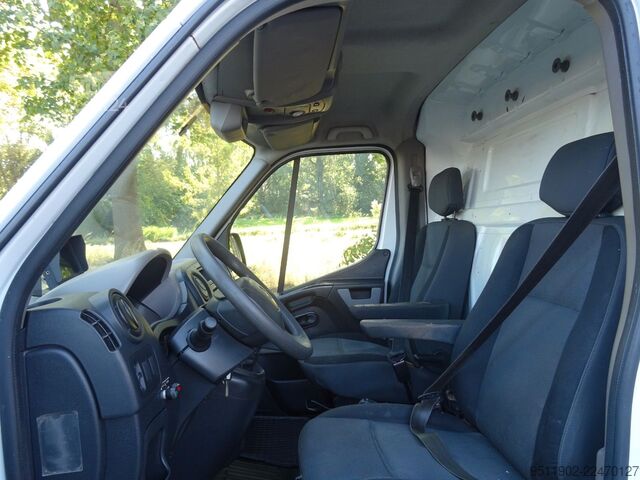 Uz kravas automobiļa uzstādīta darba platforma RENAULT Master 2.3 dCi Hubarbeitsbühne 10M Versalift PTO