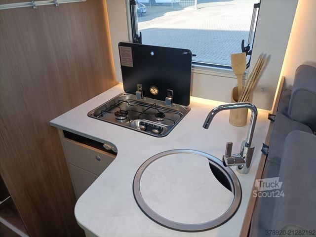 Polintegriran avtodom CARADO Edition25 T Ford 447