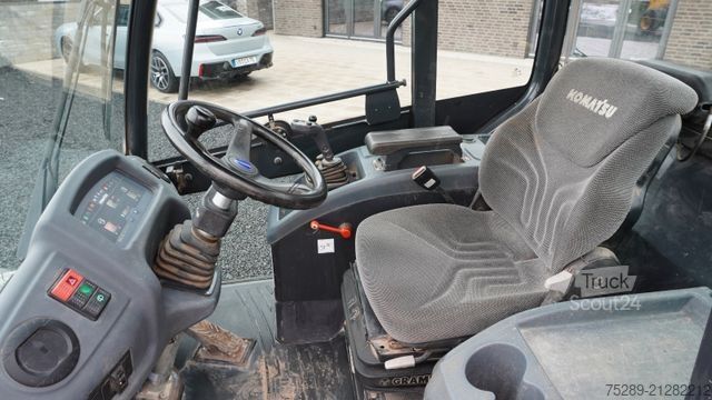 Radlader KOMATSU WA 70 Radlader Gabel Schaufel Zentralschmieranla