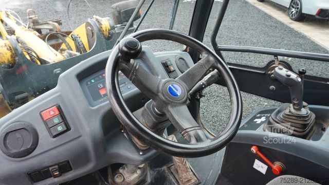 Radlader KOMATSU WA 70 Radlader Gabel Schaufel Zentralschmieranla