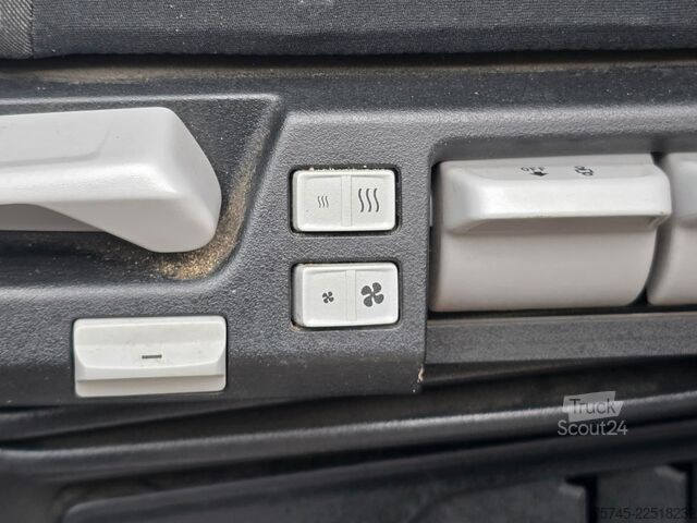 Tractora standard RENAULT T 520 * ACC * KLIMAAUT. * SPURHALTE *