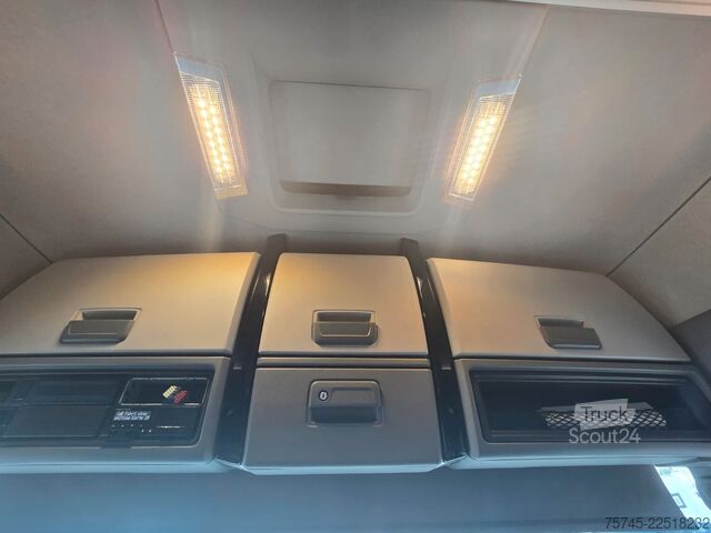 Tractora standard RENAULT T 520 * ACC * KLIMAAUT. * SPURHALTE *