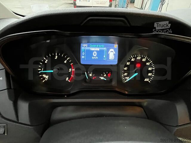 Transporte de pessoas Ford Transit