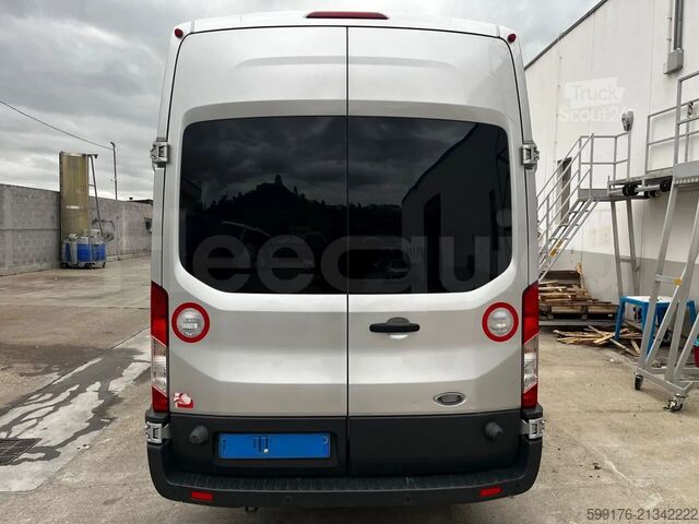 Transporte de pessoas Ford Transit
