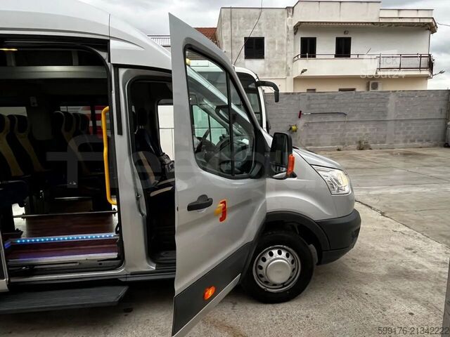 Transporte de pessoas Ford Transit