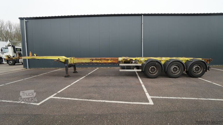 Transport av containrar D-tec Extendable container transport trailer
