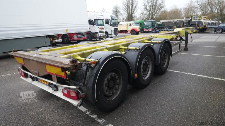 Transport av containrar D-tec Extendable container transport trailer