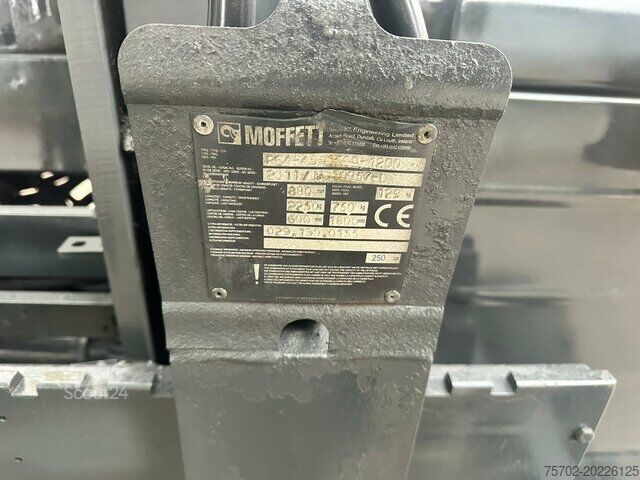 Čelni viličar Moffett M4 25.3 Mitnahmestapler