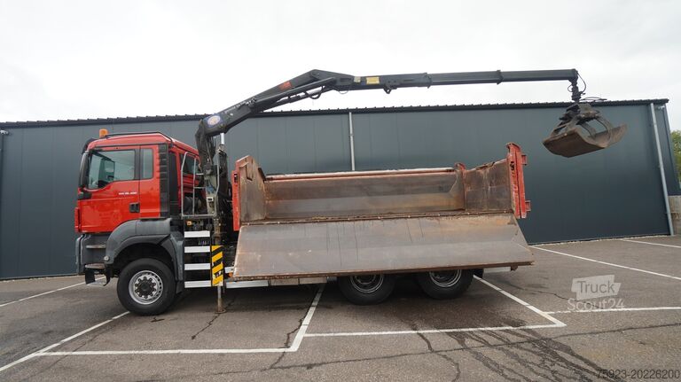 Camión grúa MAN TGS 28.400 6X6 2 SIDE TIPPER WITH HMF 1643 CRAN...